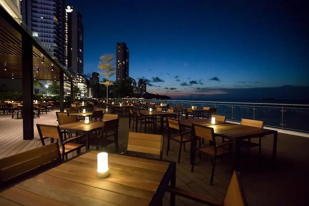 Hompton Hotel By The Beach جورج تاون