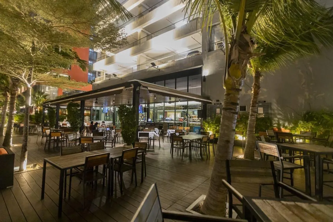 Hompton Hotel By The Beach جورج تاون 4*,  ماليزيا