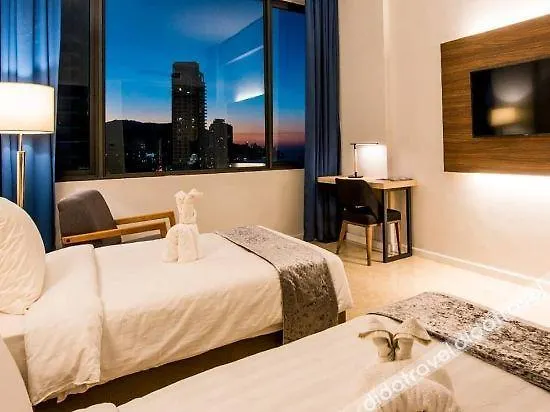 Hompton Hotel By The Beach جورج تاون