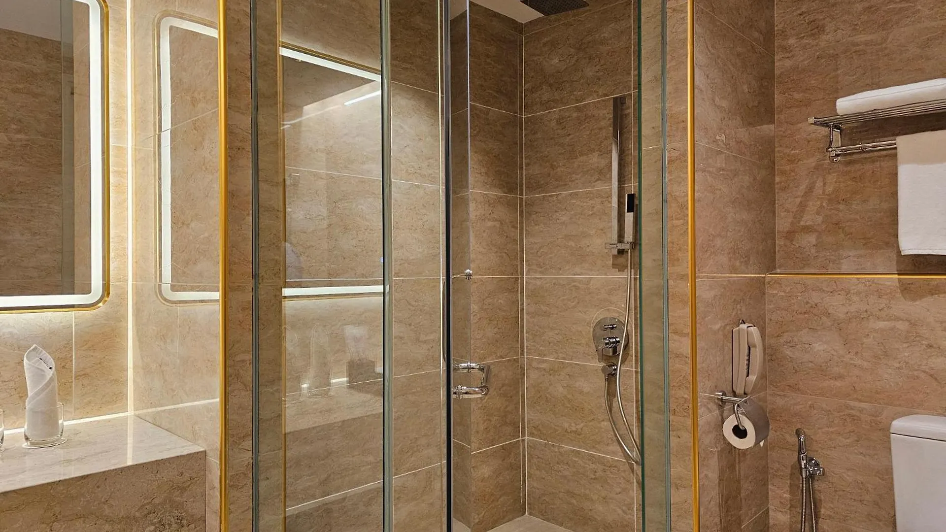 Hompton Hotel By The Beach جورج تاون