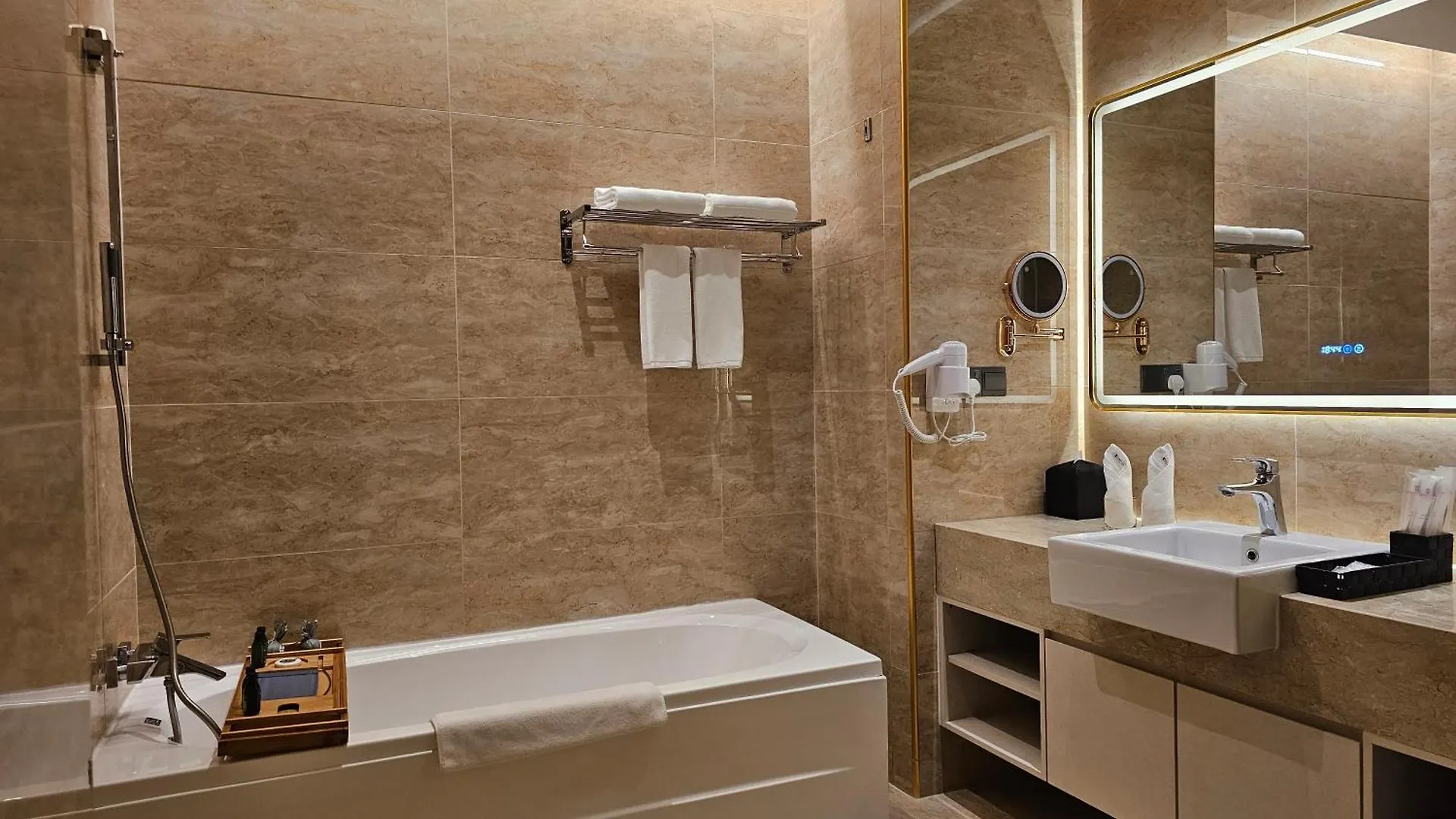 Hompton Hotel By The Beach Georgetown