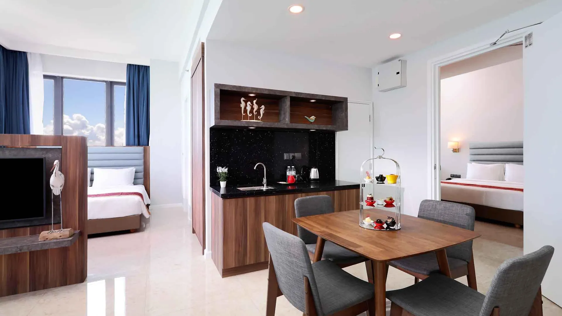 Hompton Hotel By The Beach George Town