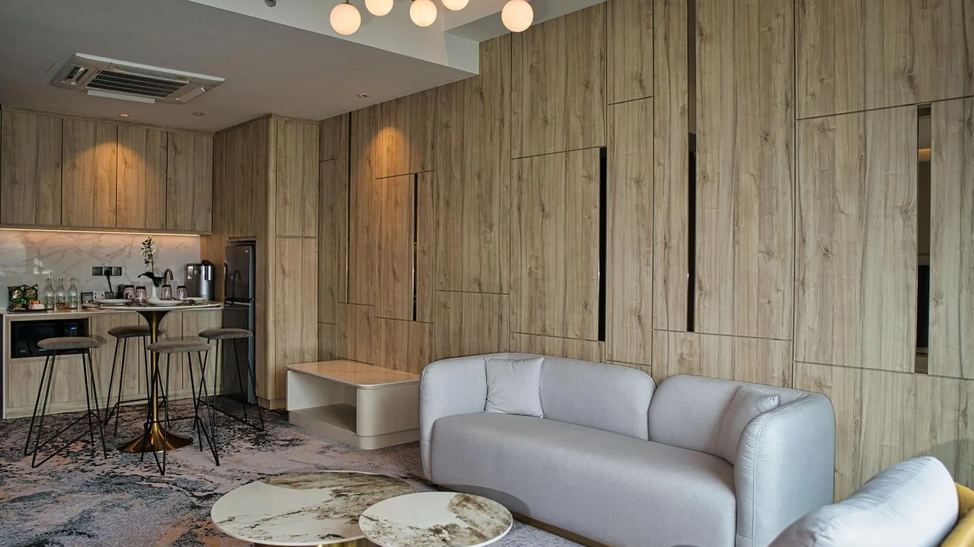 Hompton Hotel By The Beach George Town
