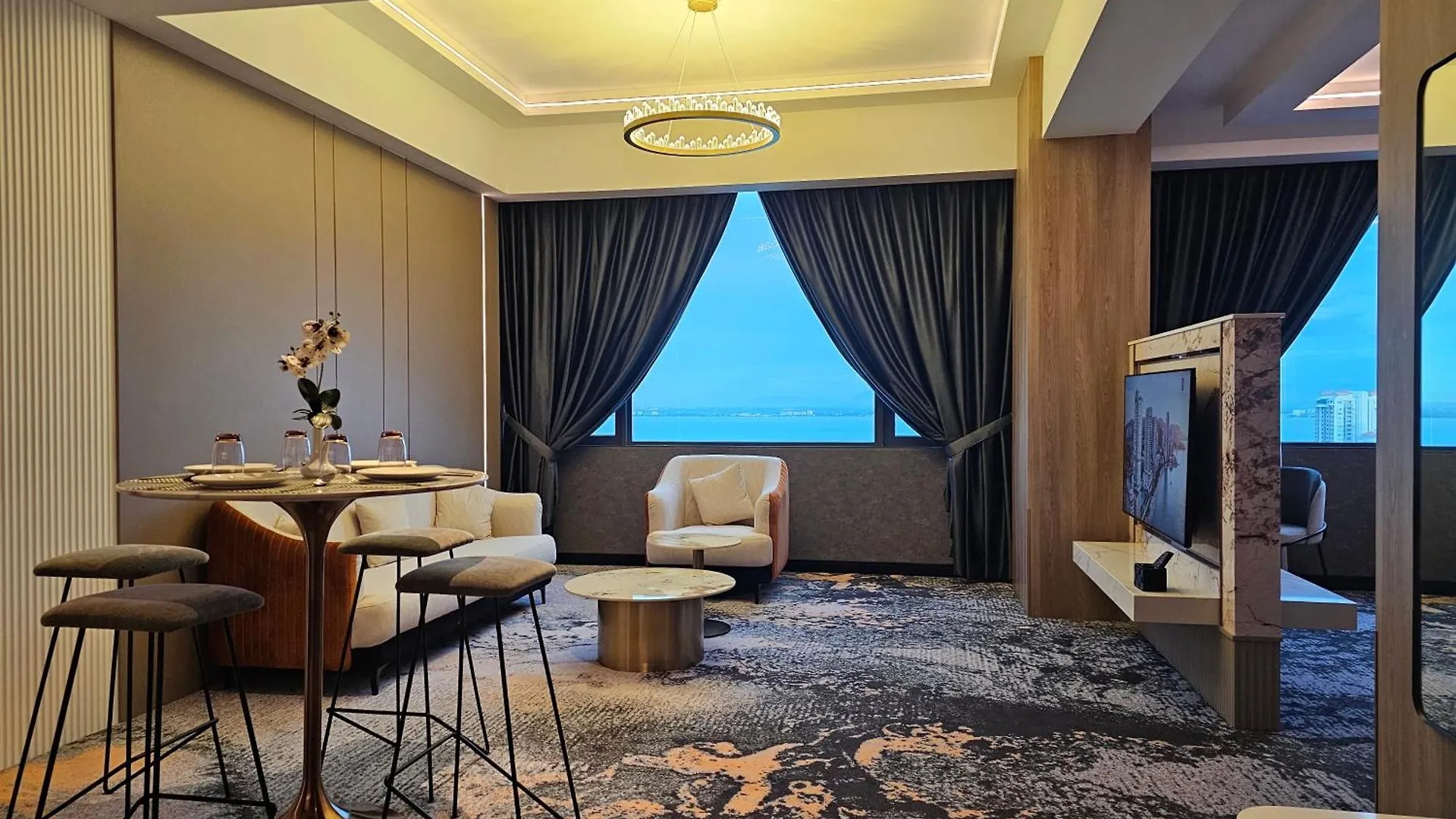 Hompton Hotel By The Beach George Town